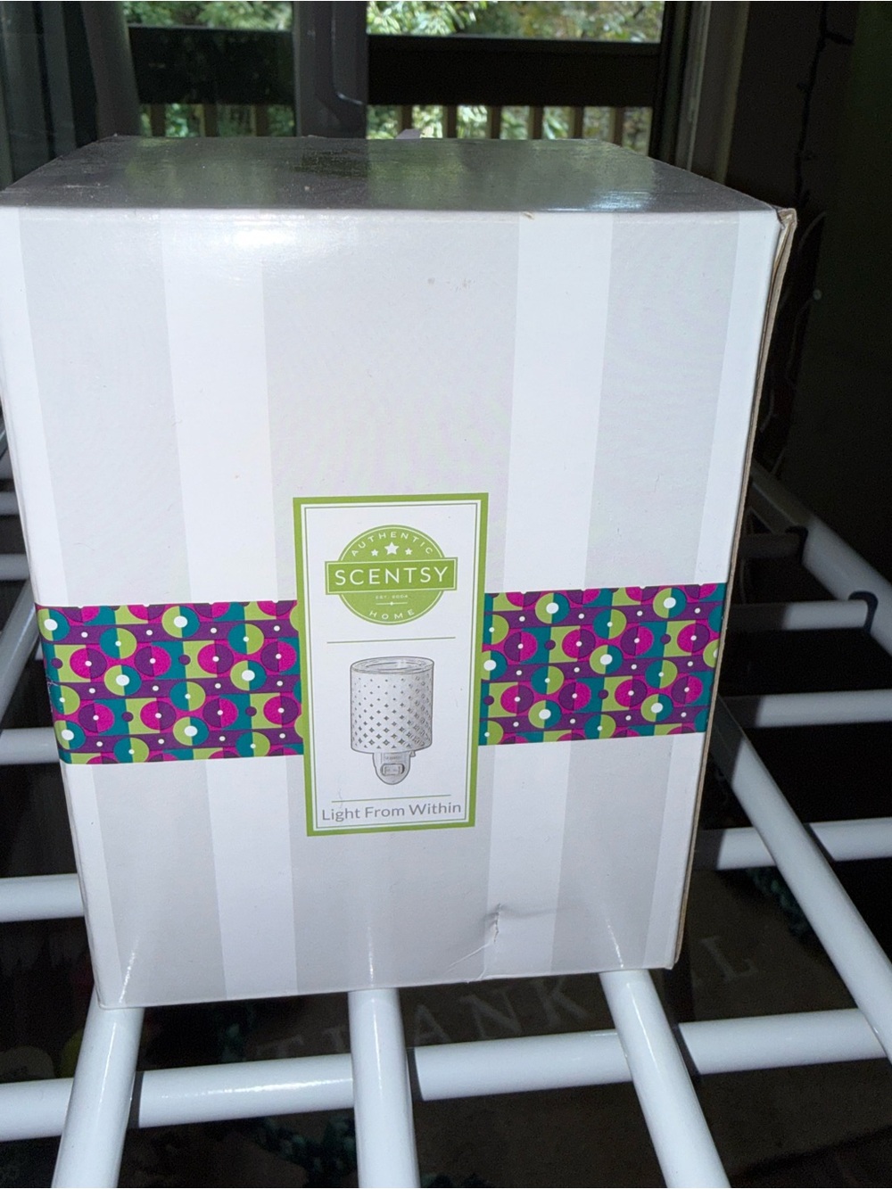 Scentsy White Warmer with Bright Geometric Accent
